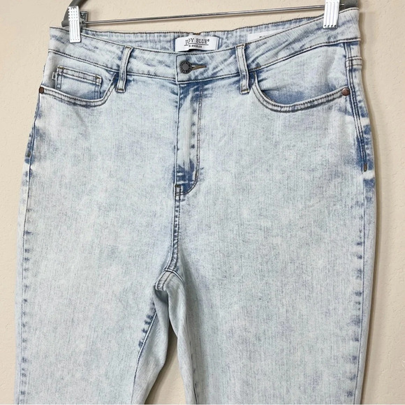 Judy Blue Slim Fit High Rise Ultra Light Acid Wash Jean - Picture 5 of 13